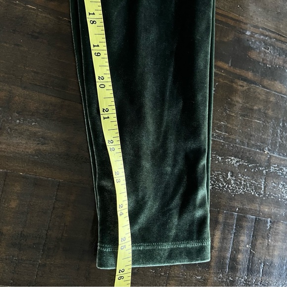 Beyond Yoga Velvet Motion High Waisted Midi Leggings - Picture 12 of 12